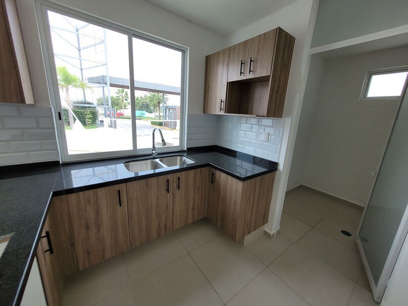 CASA NUEVA DENTRO DE COTO EN ZONA BOSQUES DE SANTA ANITA