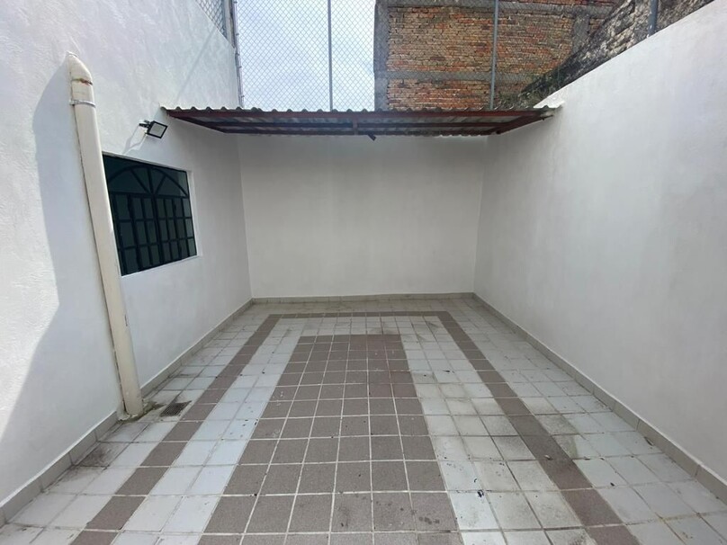 SE VENDE CASA TIPO DUPLEX , LISTA PARA HABITAR CON MUY BUENA UBICACIÓN.