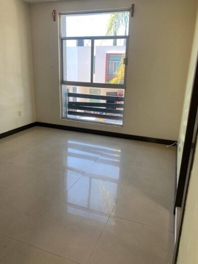 se renta hermosa casa en coto cedros