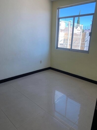 se renta hermosa casa en coto cedros