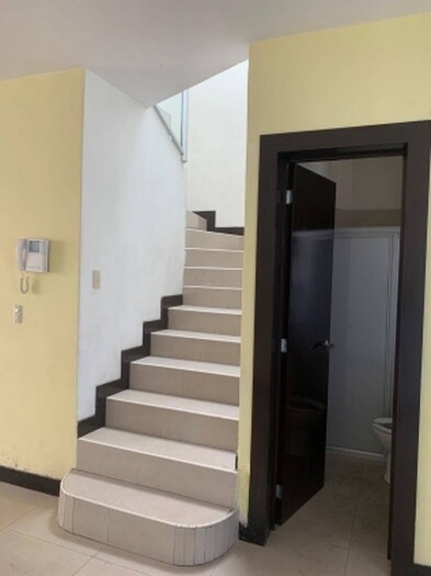 se renta hermosa casa en coto cedros