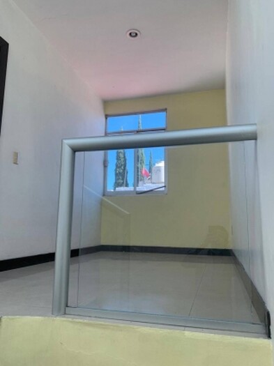 se renta hermosa casa en coto cedros
