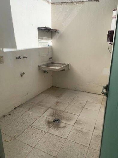 se renta hermosa casa en coto cedros