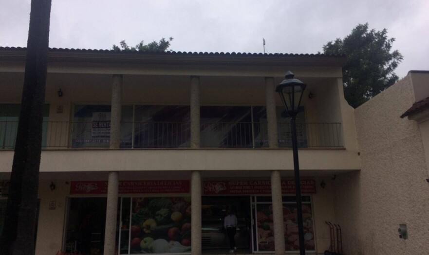 local en puerta de hierro
