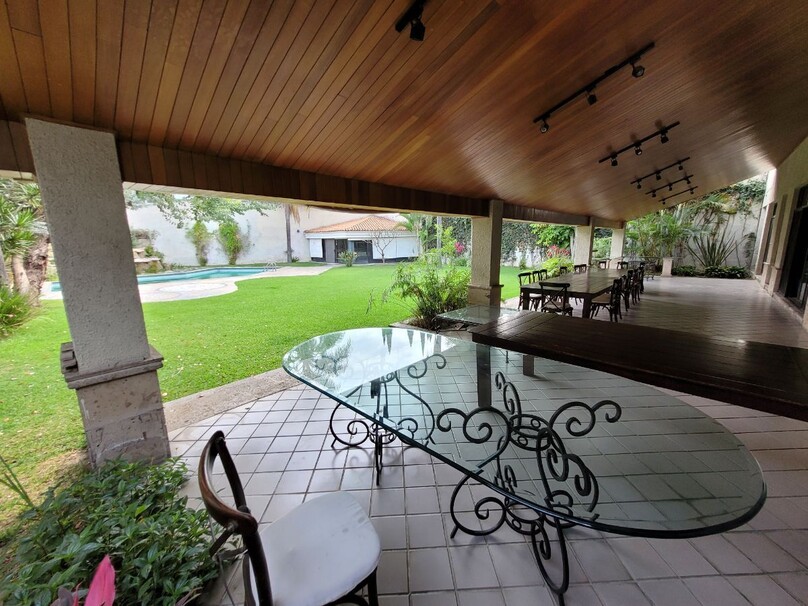 Se vende hermosa casa a precio de terreno en Colinas de San Javier