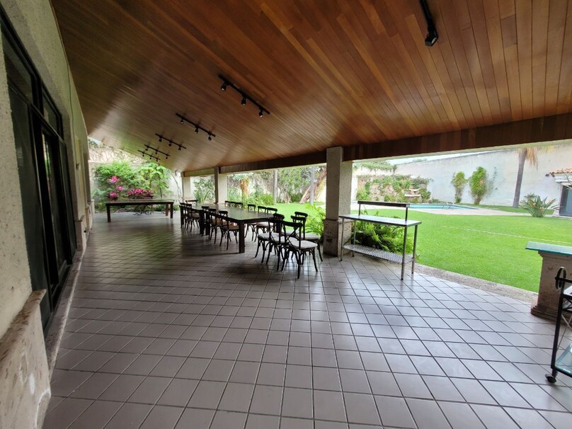 Se vende hermosa casa a precio de terreno en Colinas de San Javier