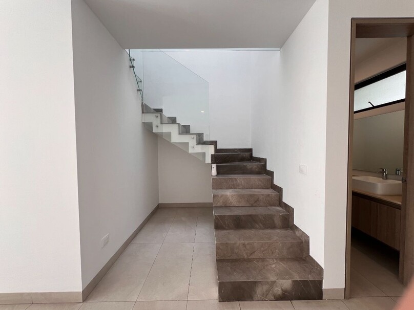 Se vende hermosa casa a estrenar en Capital Norte