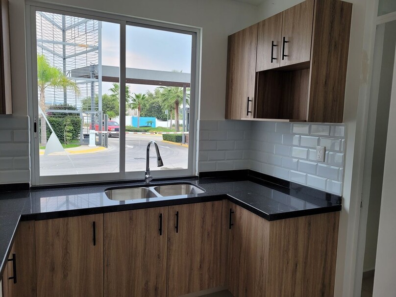 CASA NUEVA DENTRO DE COTO EN ZONA BOSQUES DE SANTA ANITA