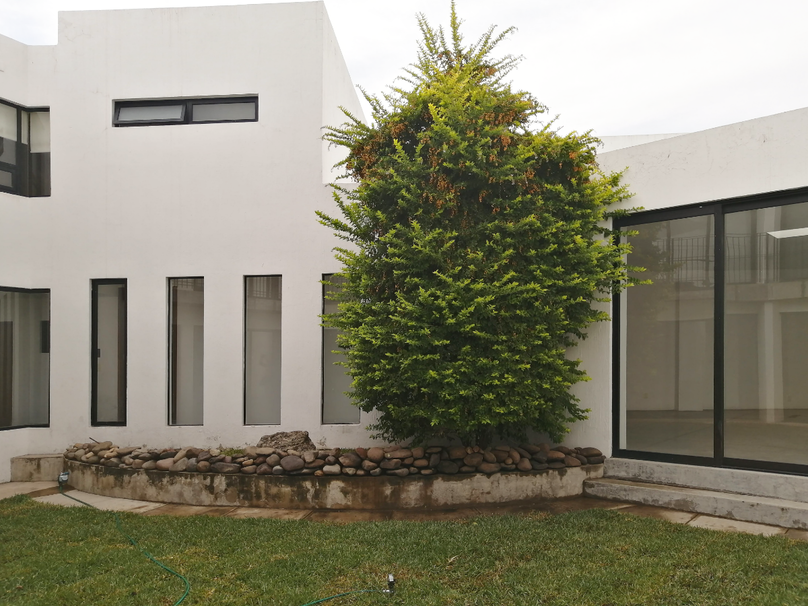 CASA EN VENTA EN BUGAMBILIAS 1a. SECCIÓN, ZAPOPAN