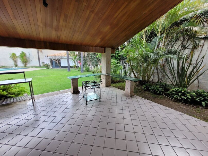 Se vende hermosa casa a precio de terreno en Colinas de San Javier