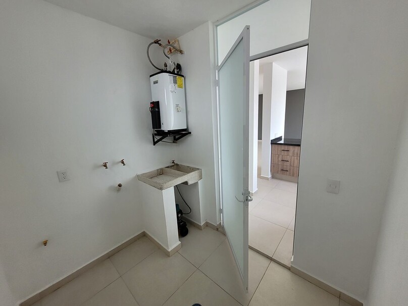 CASA NUEVA DENTRO DE COTO EN ZONA BOSQUES DE SANTA ANITA