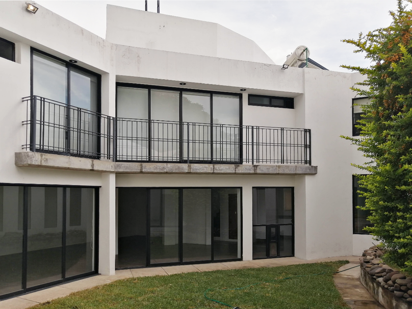 CASA EN VENTA EN BUGAMBILIAS 1a. SECCIÓN, ZAPOPAN