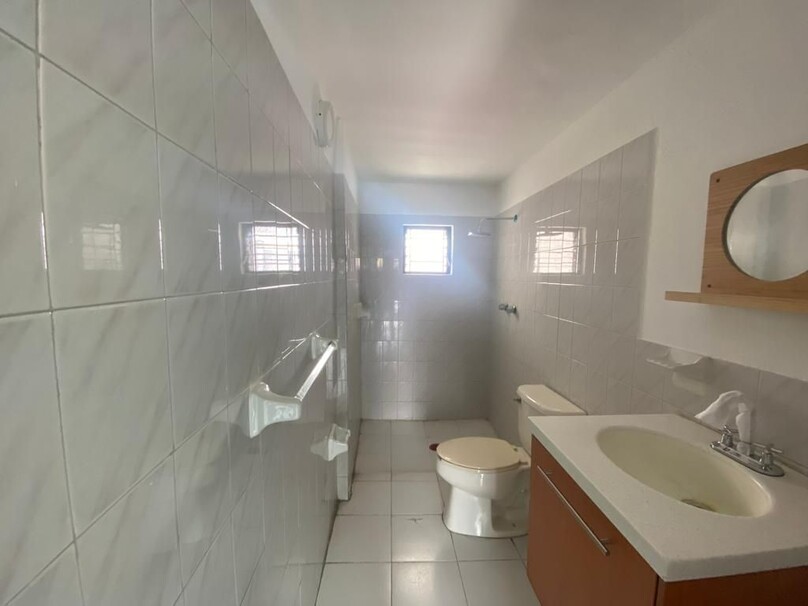 SE VENDE CASA TIPO DUPLEX , LISTA PARA HABITAR CON MUY BUENA UBICACIÓN.