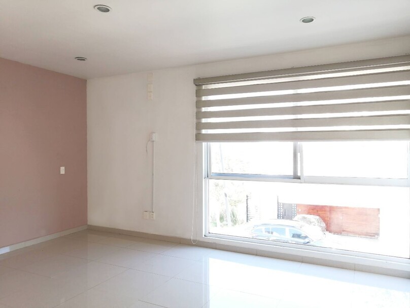 CASA EN VENTA EN SOLARES COTO SENDEIRA