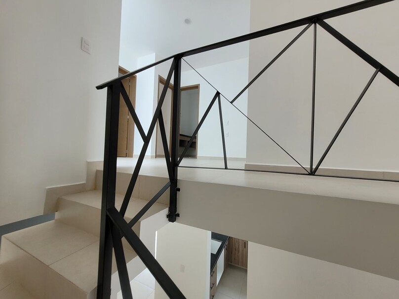 CASA NUEVA DENTRO DE COTO EN ZONA BOSQUES DE SANTA ANITA