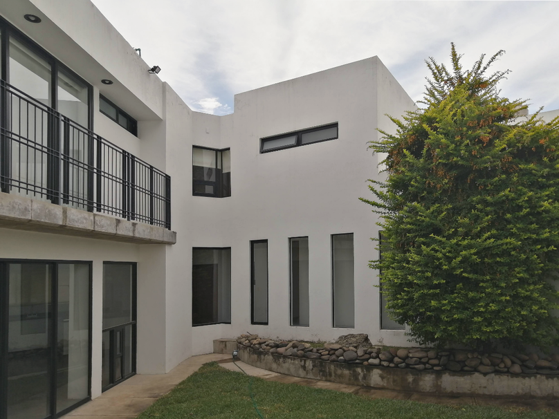 CASA EN VENTA EN BUGAMBILIAS 1a. SECCIÓN, ZAPOPAN