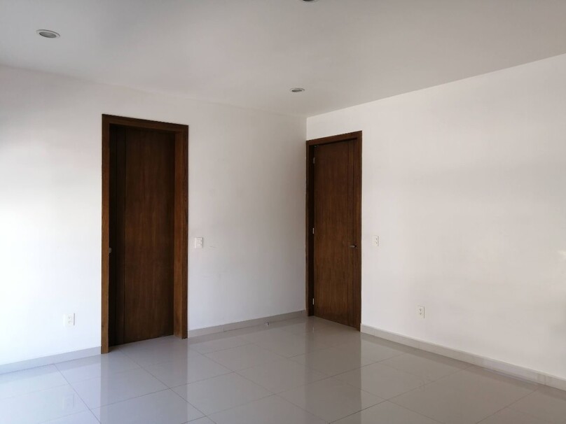 CASA EN VENTA EN SOLARES COTO SENDEIRA