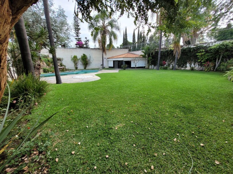Se vende hermosa casa a precio de terreno en Colinas de San Javier