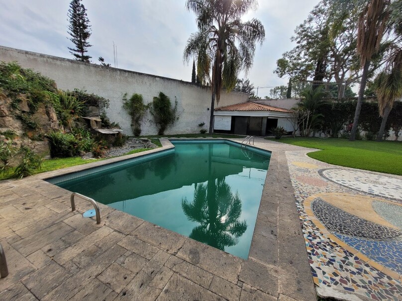 Se vende hermosa casa a precio de terreno en Colinas de San Javier