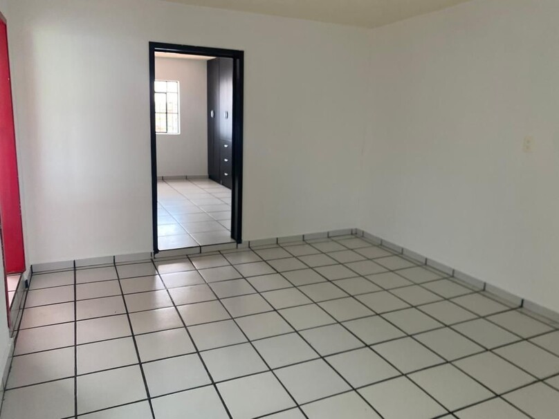 SE VENDE CASA TIPO DUPLEX , LISTA PARA HABITAR CON MUY BUENA UBICACIÓN.