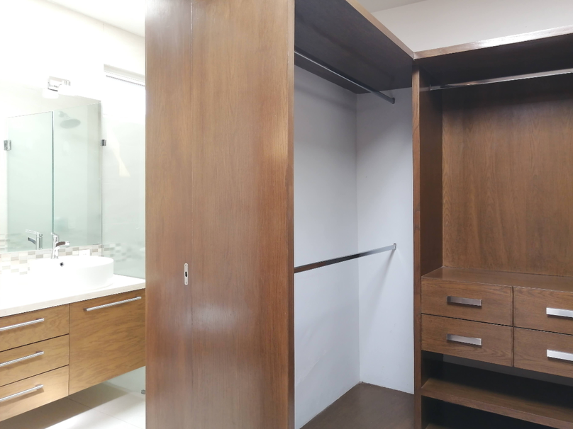 CASA EN VENTA EN SOLARES COTO SENDEIRA