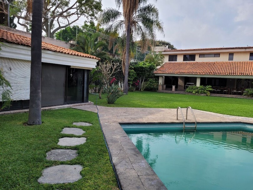 Se vende hermosa casa a precio de terreno en Colinas de San Javier