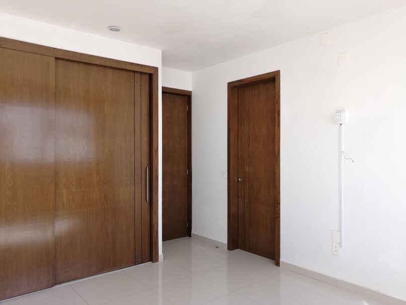 CASA EN VENTA EN SOLARES COTO SENDEIRA
