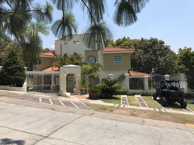 Se vende hermosa casa en el Palomar