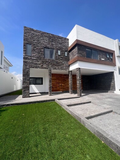 Se vende hermosa casa Penelope en Puerta de Hierro