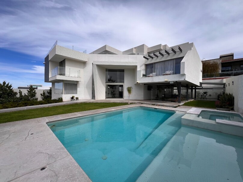 Espectacular residencia Regina en Fraccionamiento Ayamonte