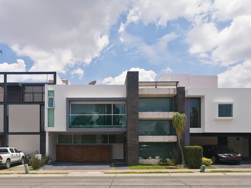 Se vende Hermosa Residencia en Condominio Los Castaños