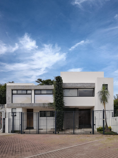 CASA EN VENTA EN BUGAMBILIAS 1a. SECCIÓN, ZAPOPAN