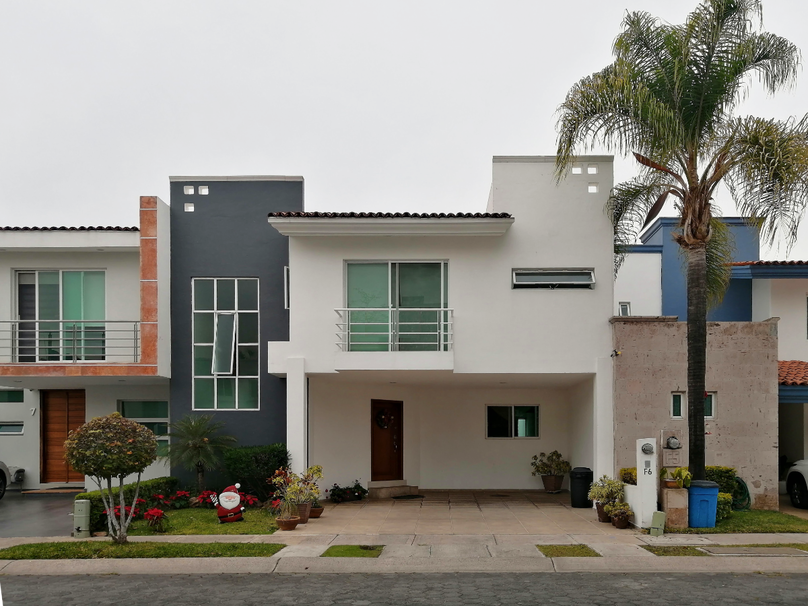 CASA EN VENTA FRENTE A PARQUE METROPOLITANO