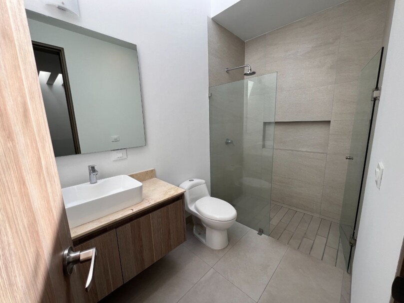 Se vende hermosa casa a estrenar en Capital Norte