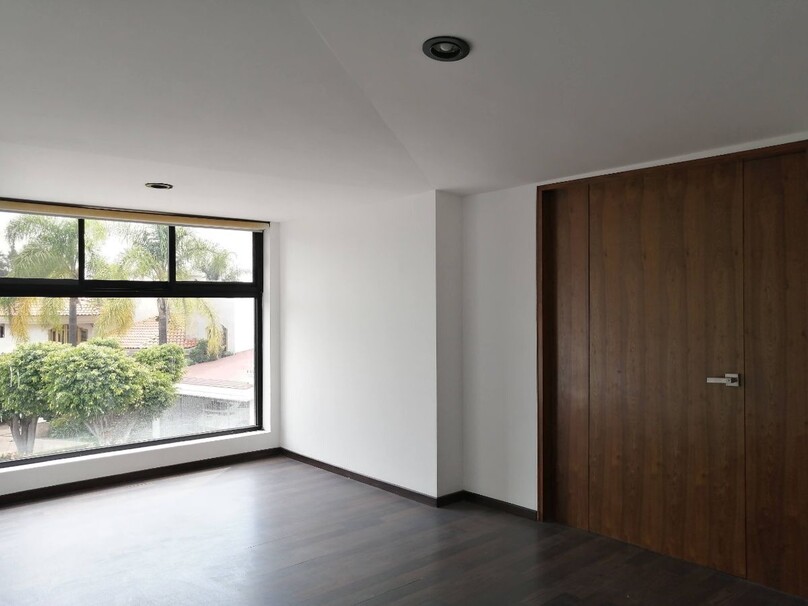 CASA EN VENTA EN BUGAMBILIAS 1a. SECCIÓN, ZAPOPAN