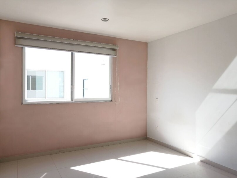 CASA EN VENTA EN SOLARES COTO SENDEIRA