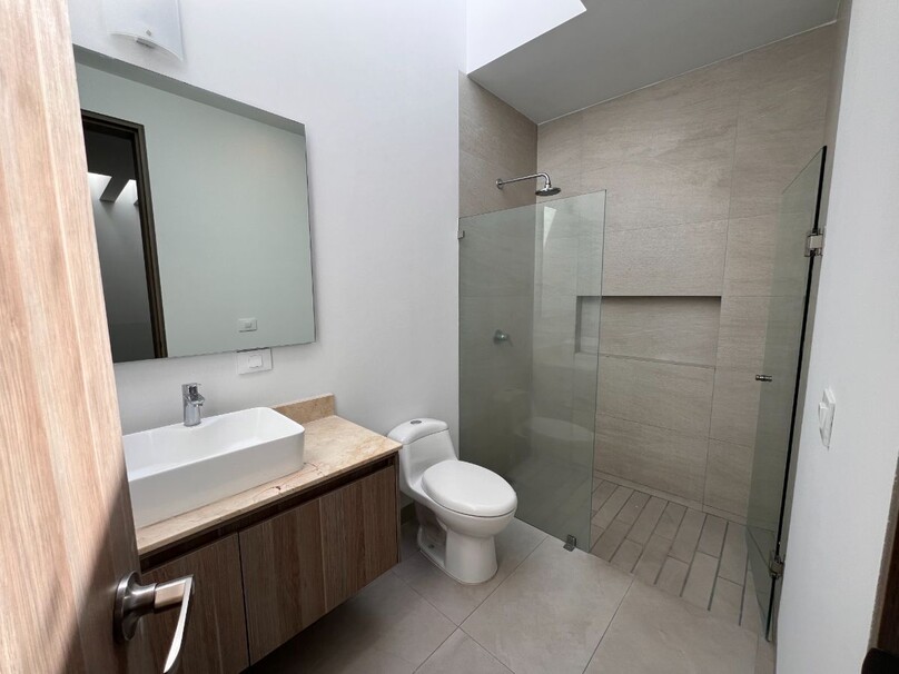 Se vende hermosa casa a estrenar en Capital Norte