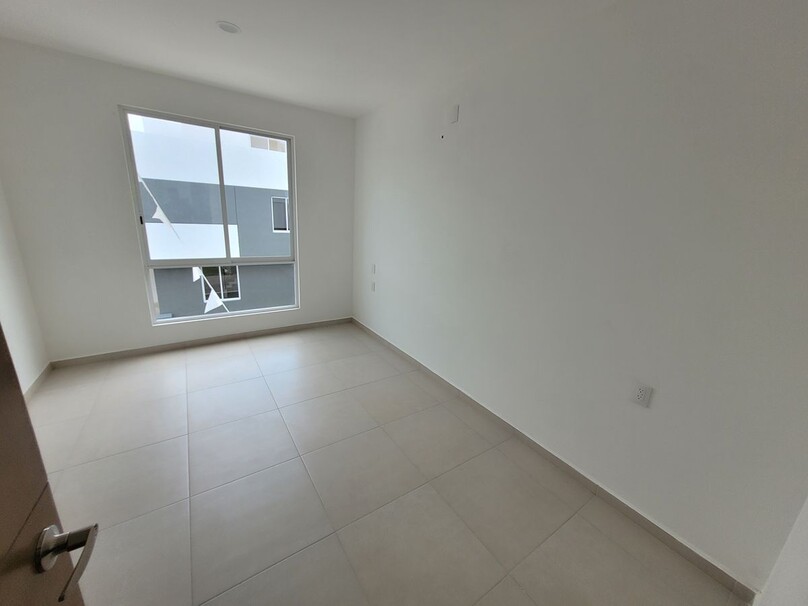 CASA NUEVA DENTRO DE COTO EN ZONA BOSQUES DE SANTA ANITA