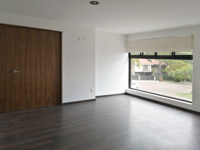 CASA EN VENTA EN BUGAMBILIAS 1a. SECCIÓN, ZAPOPAN