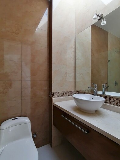 CASA EN VENTA EN SOLARES COTO SENDEIRA