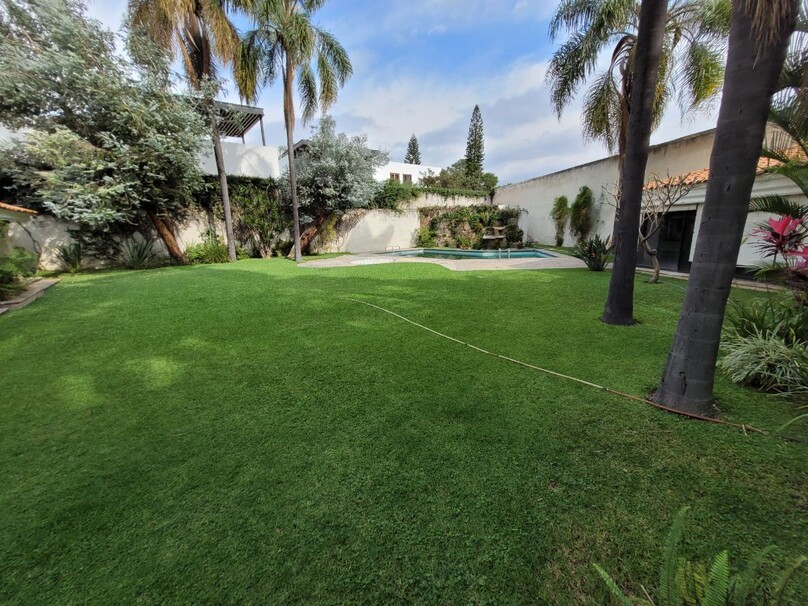 Se vende hermosa casa a precio de terreno en Colinas de San Javier