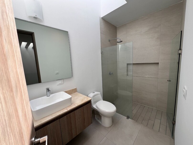 Se vende hermosa casa a estrenar en Capital Norte
