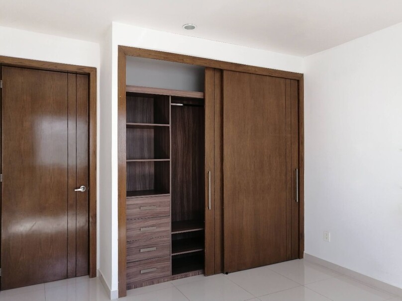 CASA EN VENTA EN SOLARES COTO SENDEIRA