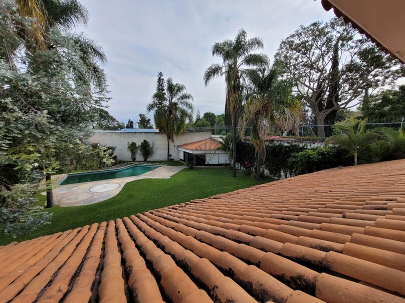 Se vende hermosa casa a precio de terreno en Colinas de San Javier