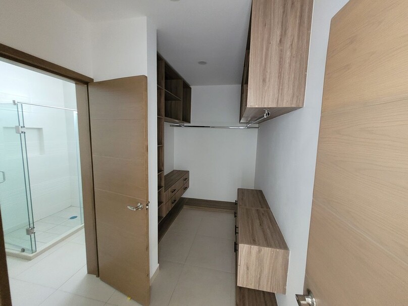 Se vende casa en Bosques de Santa Anita con Roof Garden