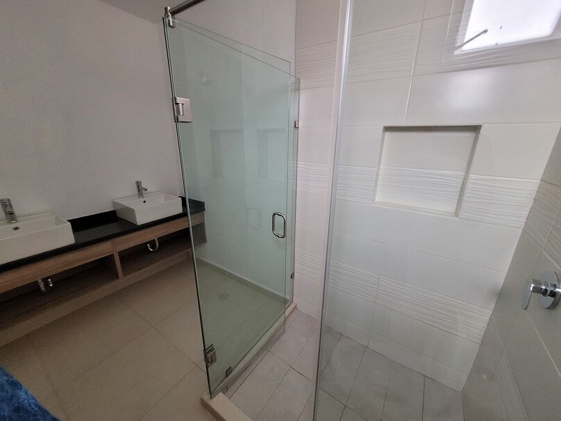 CASA NUEVA DENTRO DE COTO EN ZONA BOSQUES DE SANTA ANITA