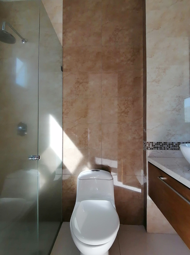 CASA EN VENTA EN SOLARES COTO SENDEIRA