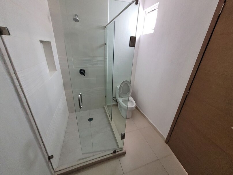 CASA NUEVA DENTRO DE COTO EN ZONA BOSQUES DE SANTA ANITA