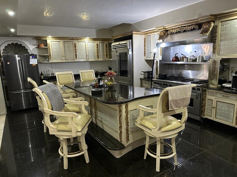 Se vende hermosa casa por carretera Tesistan y Base Aerea