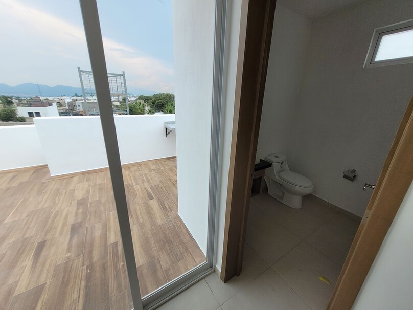 CASA NUEVA DENTRO DE COTO EN ZONA BOSQUES DE SANTA ANITA